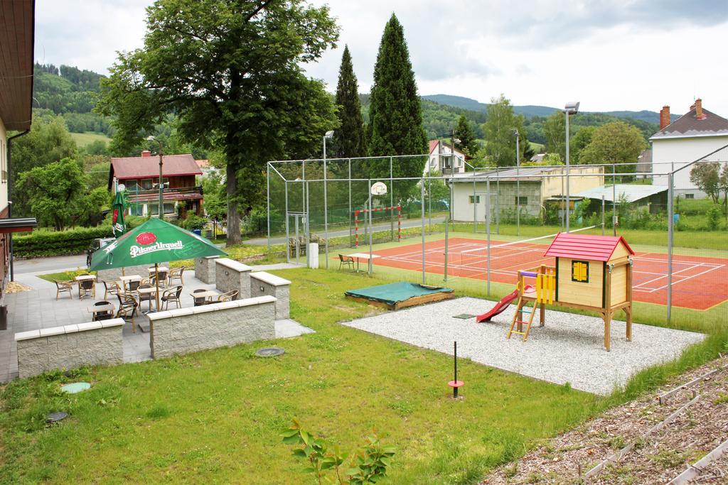 Hotel Toc Lipová-lázně Kültér fotó